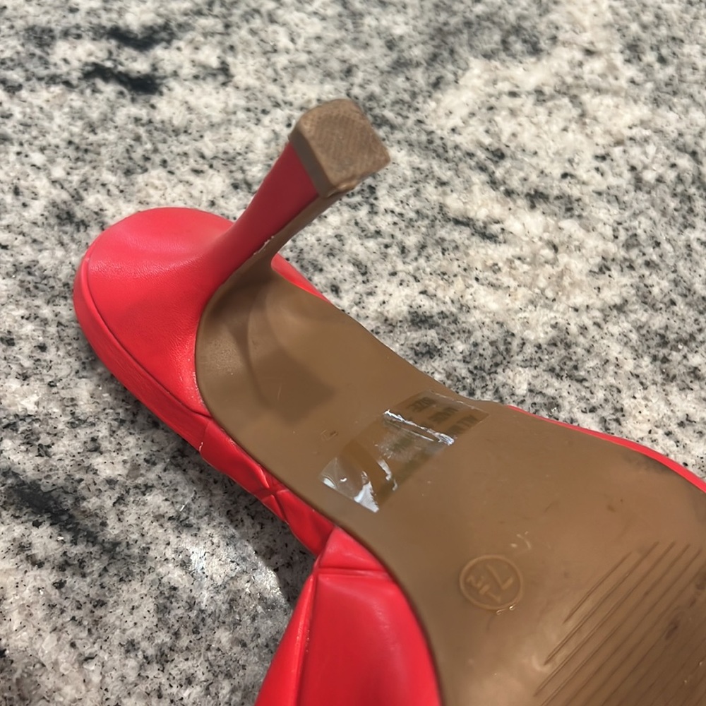 Cute Red 👠 heels, size 7.5, wore once - Picture 5 of 6